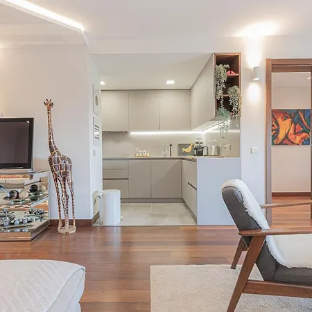 Lujoso Ap Con Piscina Frente Al Mar